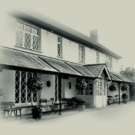 Hotel The Clytha Arms Abergavenny Esterno foto
