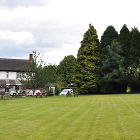 Hotel The Clytha Arms Abergavenny Esterno foto