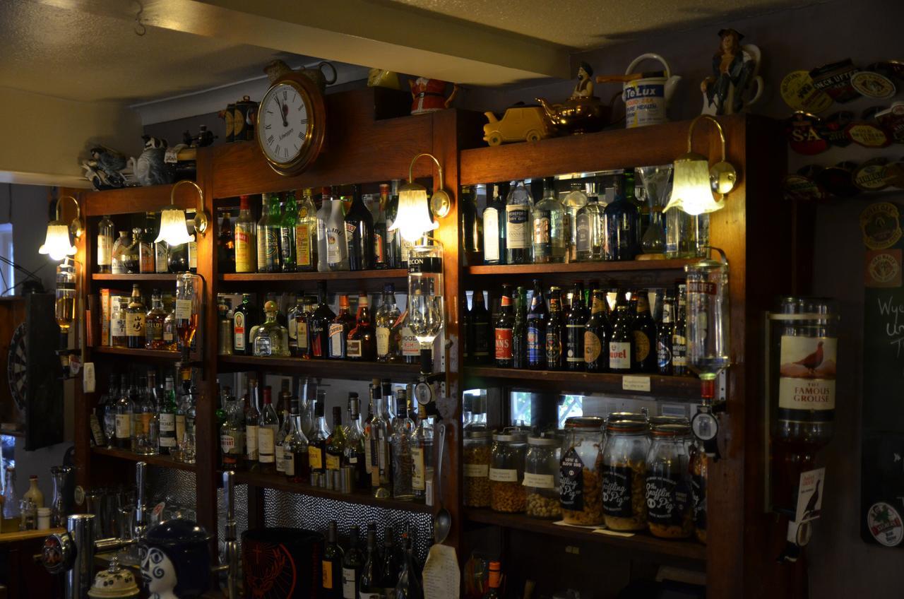 Hotel The Clytha Arms Abergavenny Esterno foto