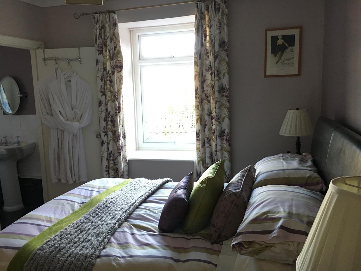 Hotel The Clytha Arms Abergavenny Esterno foto