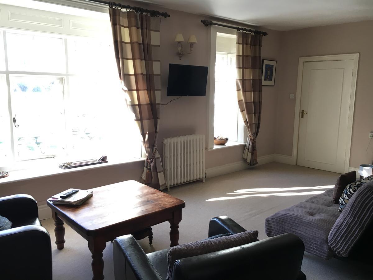 Hotel The Clytha Arms Abergavenny Esterno foto